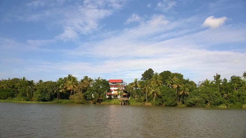 Pearl Spot Bed & Breakfast Nedumbassery Exterior photo